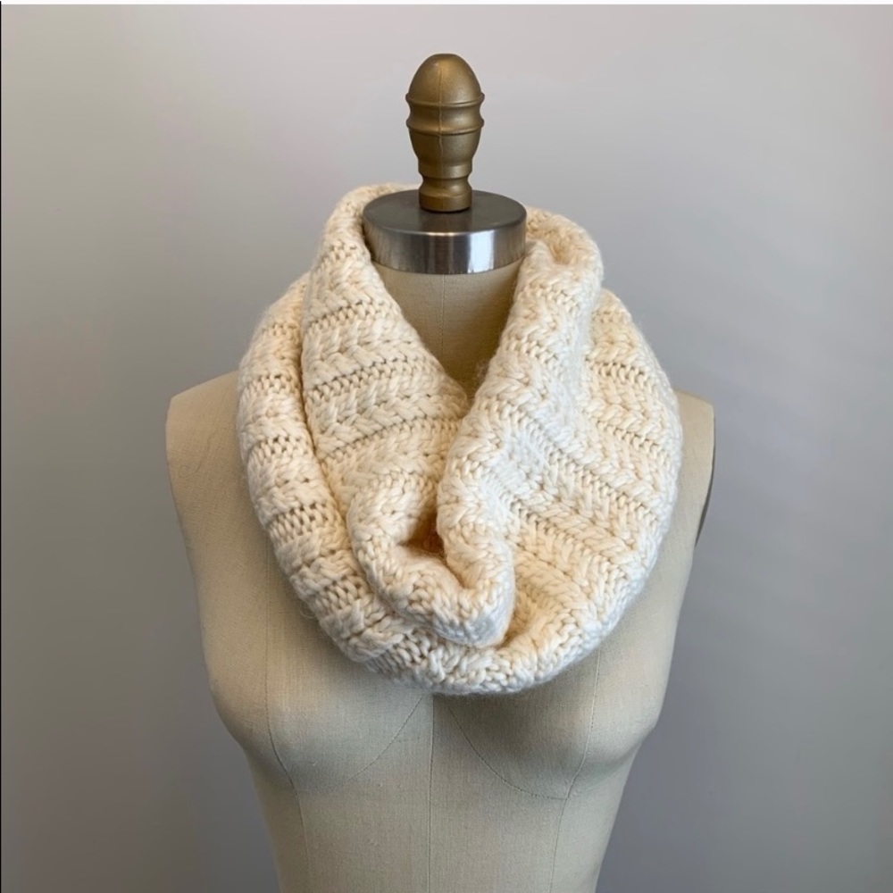 Aritzia Wilfred Violette Scarf Snood Ivory